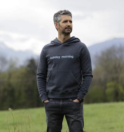 Le sweat capuche homme personnalisable